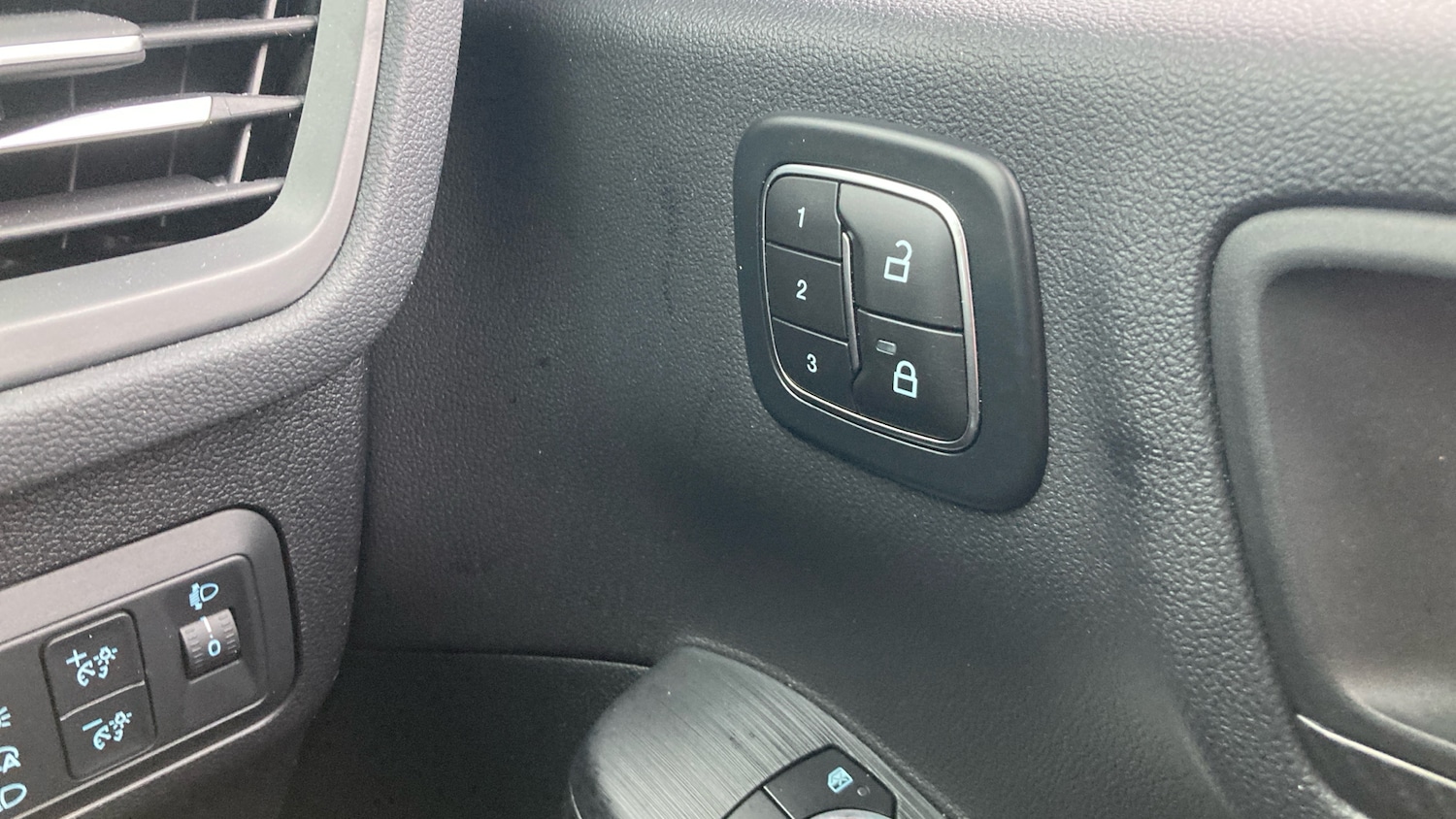 Used Ford Kuga 2025 for sale - 77380619: Photo 27