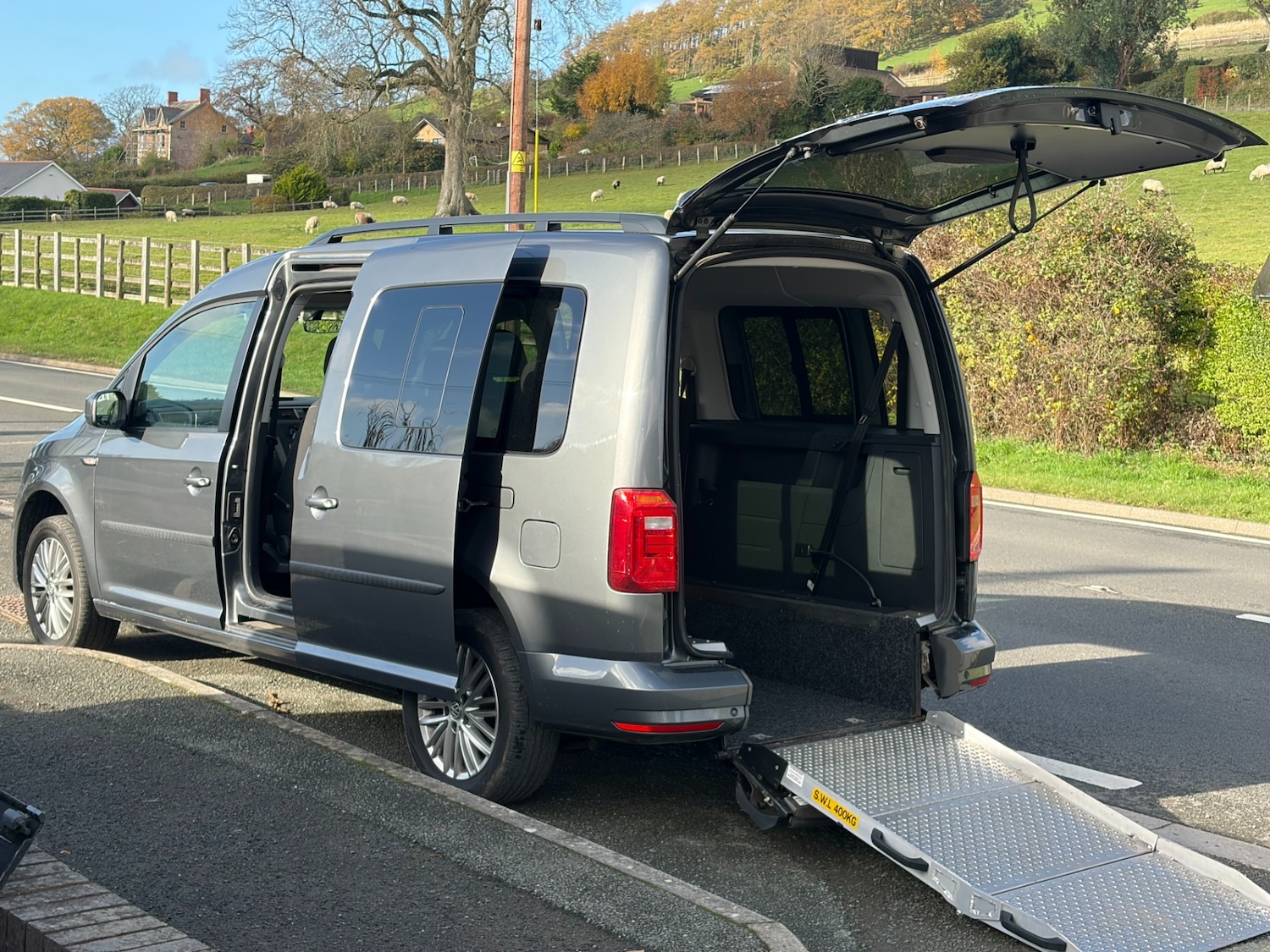 Used Volkswagen Caddy Maxi Life 2019 for sale - 76477384: Photo 2