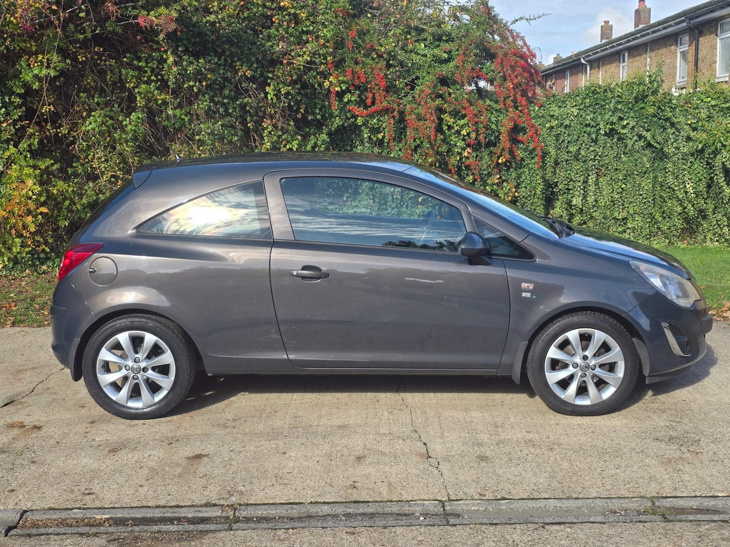 Used Vauxhall Corsa 2014 for sale - 76982590: Photo 2