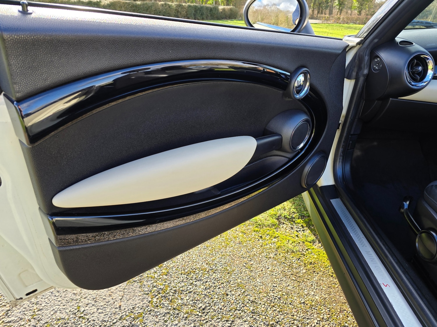 Used MINI Convertible 2011 for sale - 77565525: Photo 15