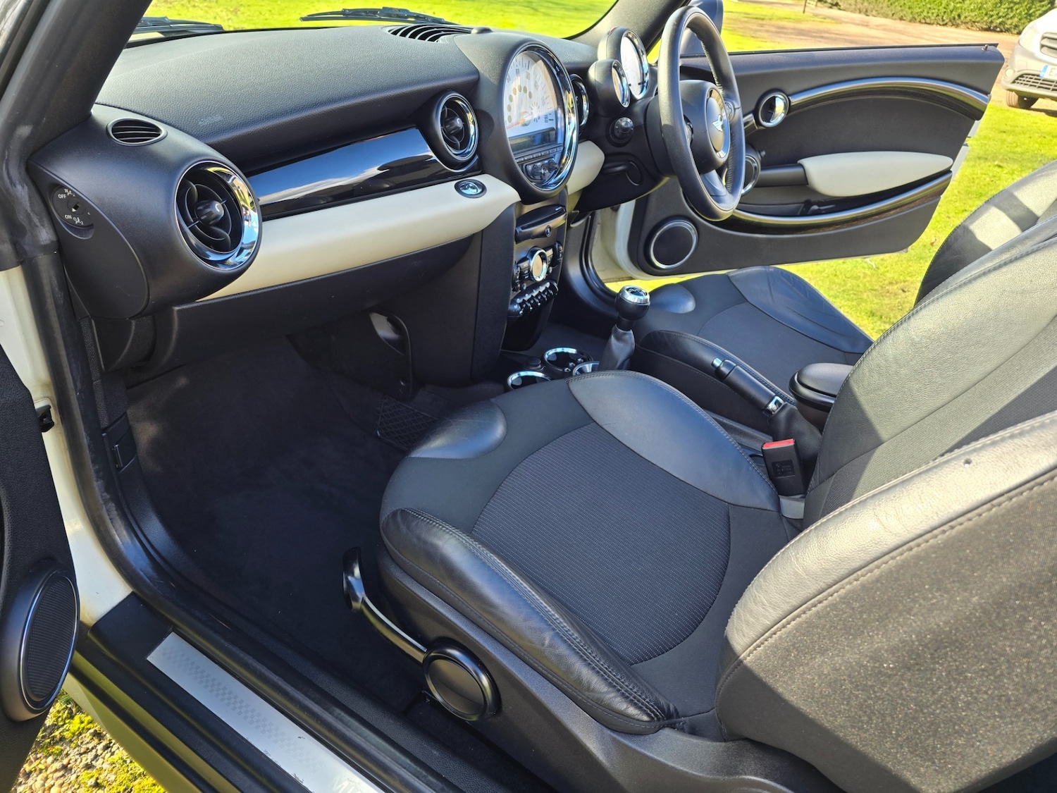 Used MINI Convertible 2011 for sale - 77565525: Photo 16