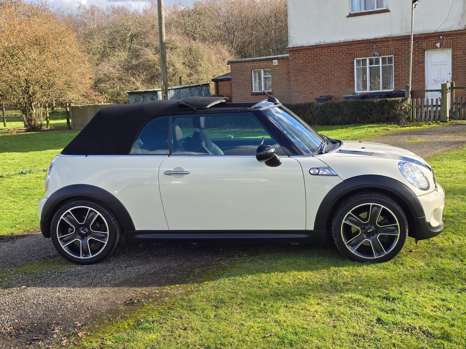 Used MINI Convertible 2011 for sale - 77565525: Photo 19