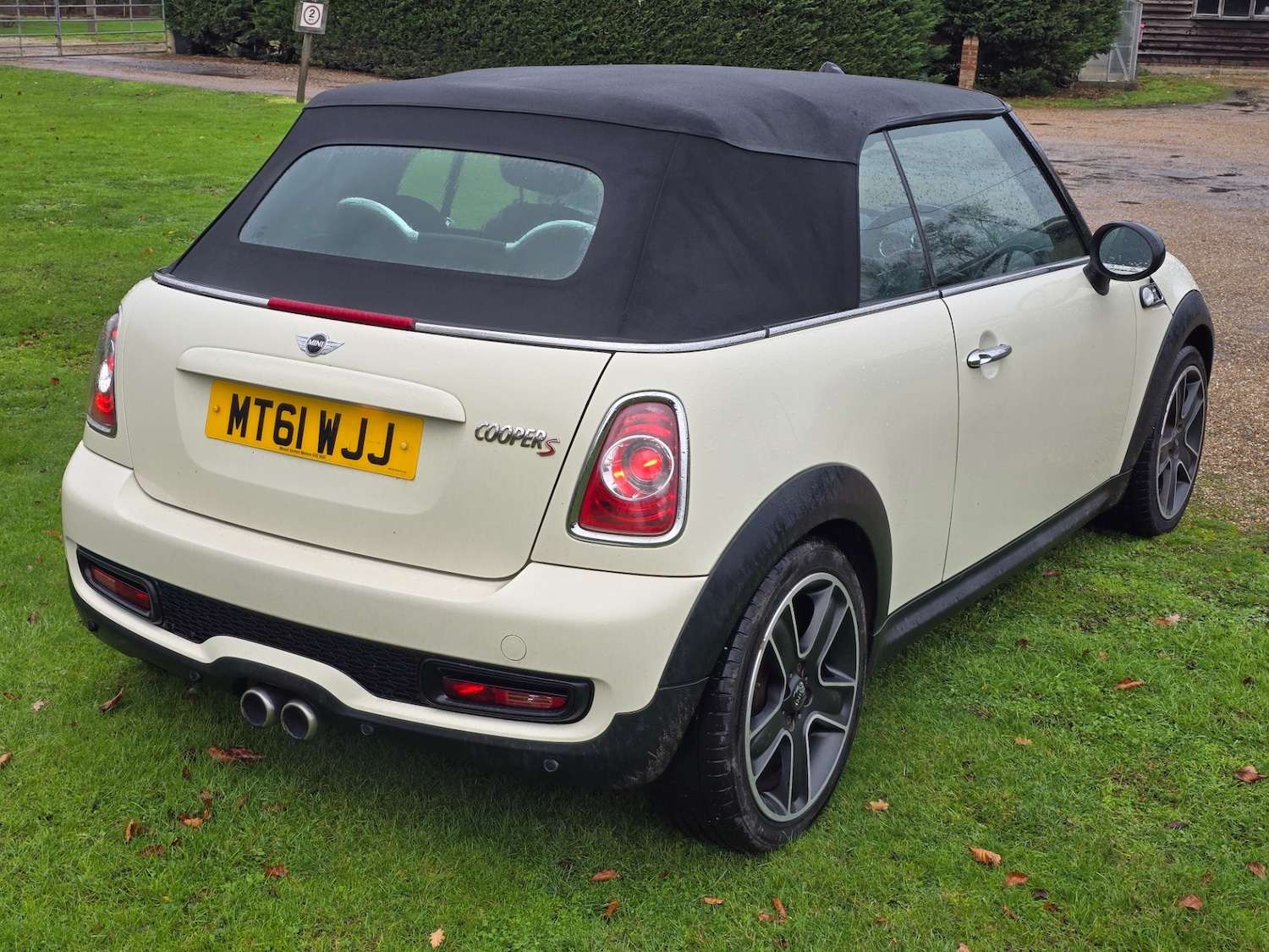 Used MINI Convertible 2011 for sale - 76982613: Photo 10