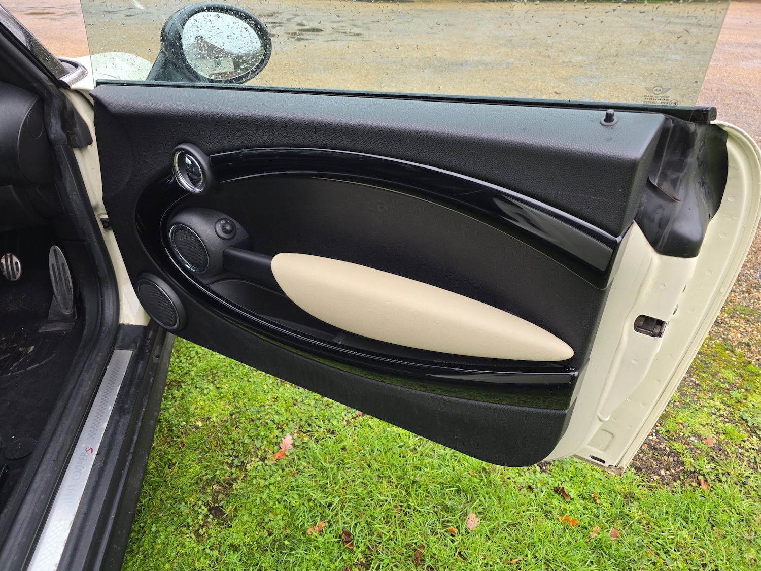 Used MINI Convertible 2011 for sale - 76982613: Photo 14