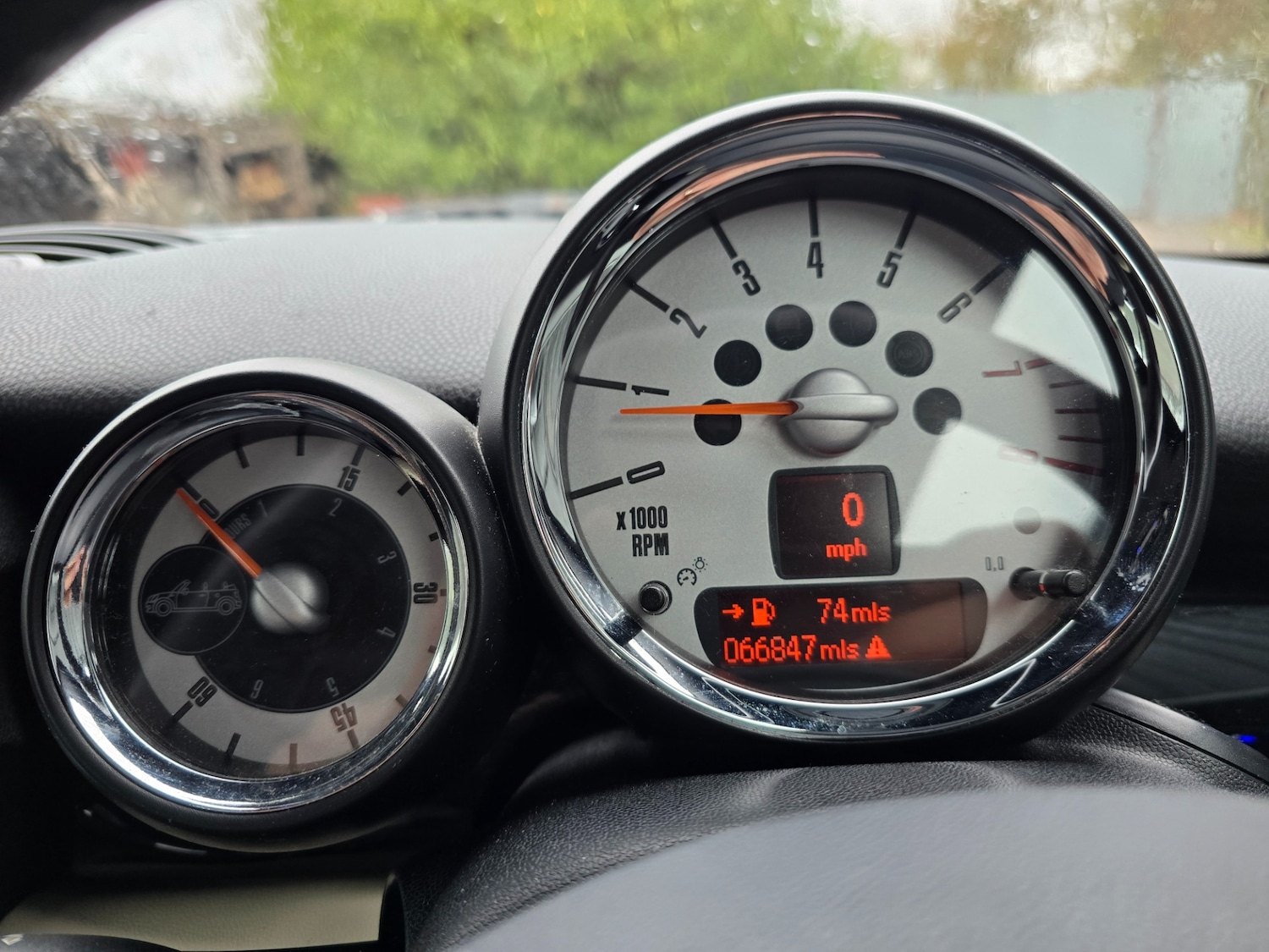 Used MINI Convertible 2011 for sale - 76982613: Photo 15