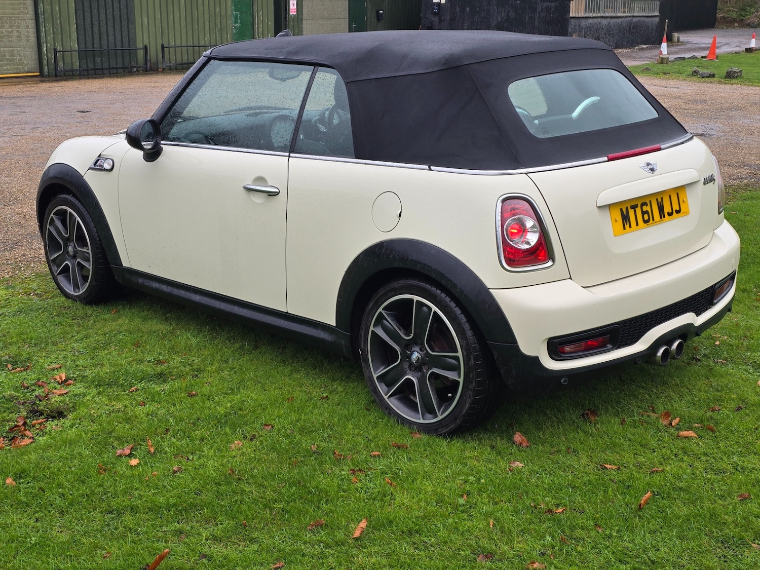 Used MINI Convertible 2011 for sale - 76982613: Photo 2