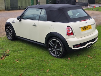 Used MINI Convertible 2011 for sale - 76982613: Photo