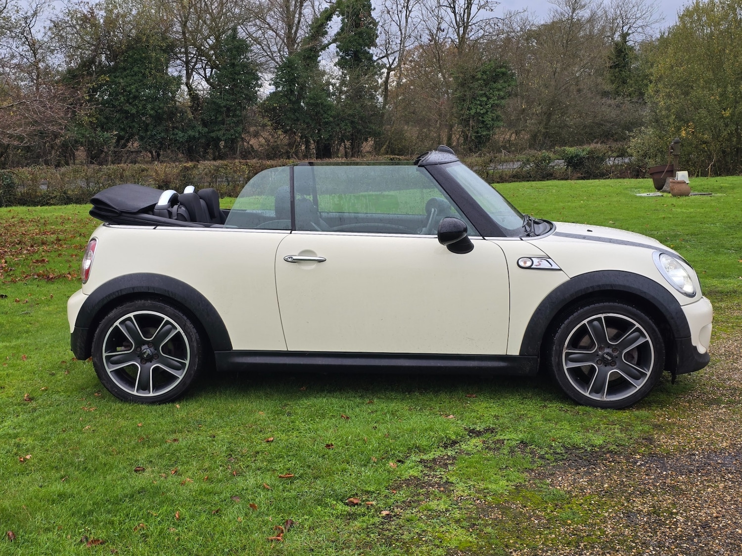 Used MINI Convertible 2011 for sale - 76982613: Photo 3