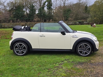 Used MINI Convertible 2011 for sale - 76982613: Photo