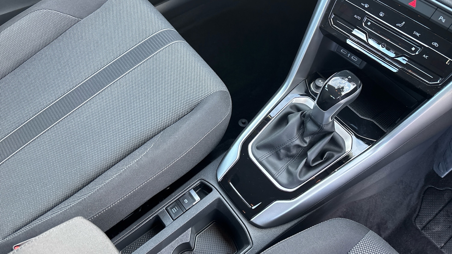 Used Volkswagen T-Roc 2024 for sale - 76340968: Photo 14