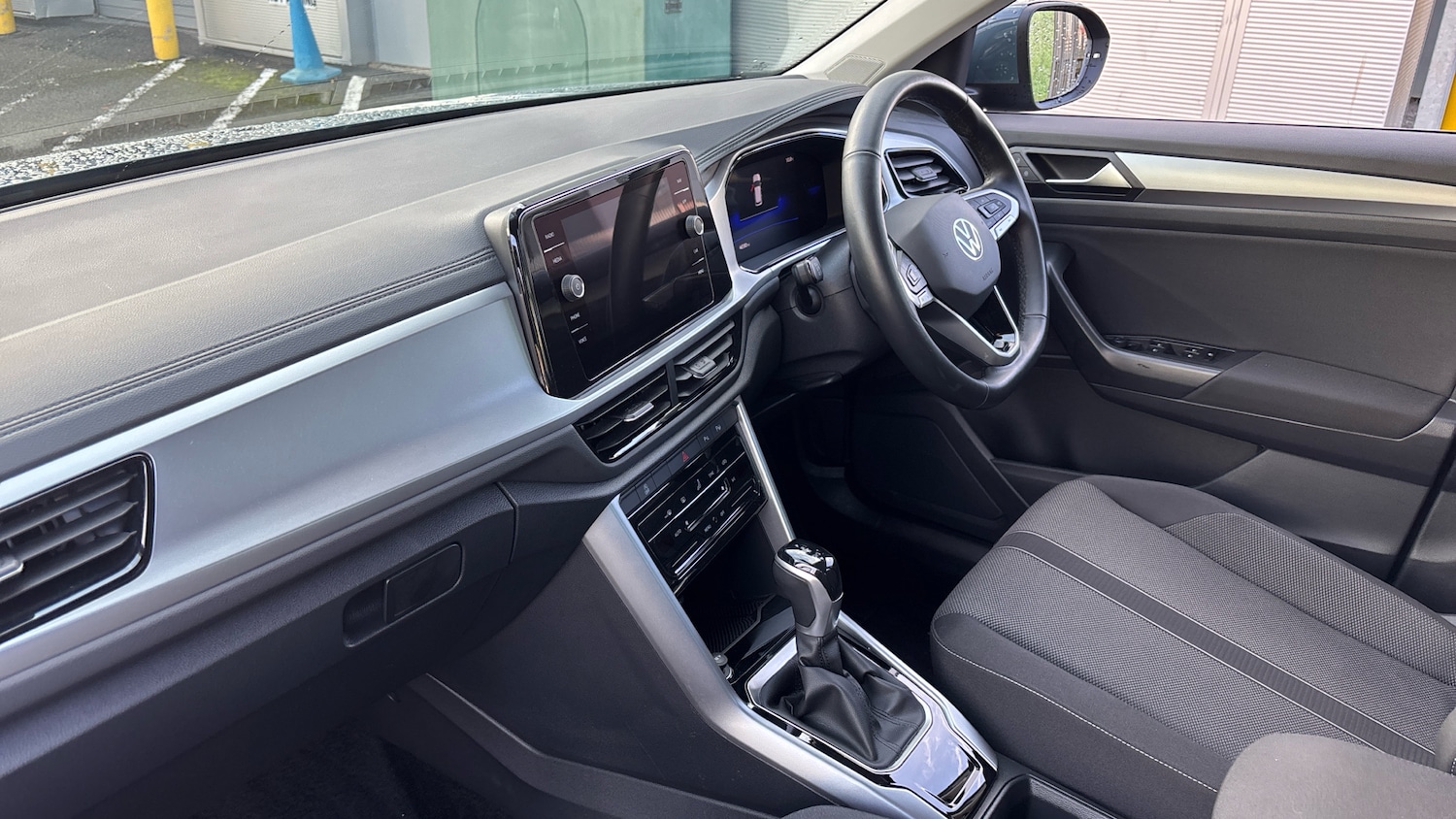 Used Volkswagen T-Roc 2024 for sale - 76340968: Photo 2