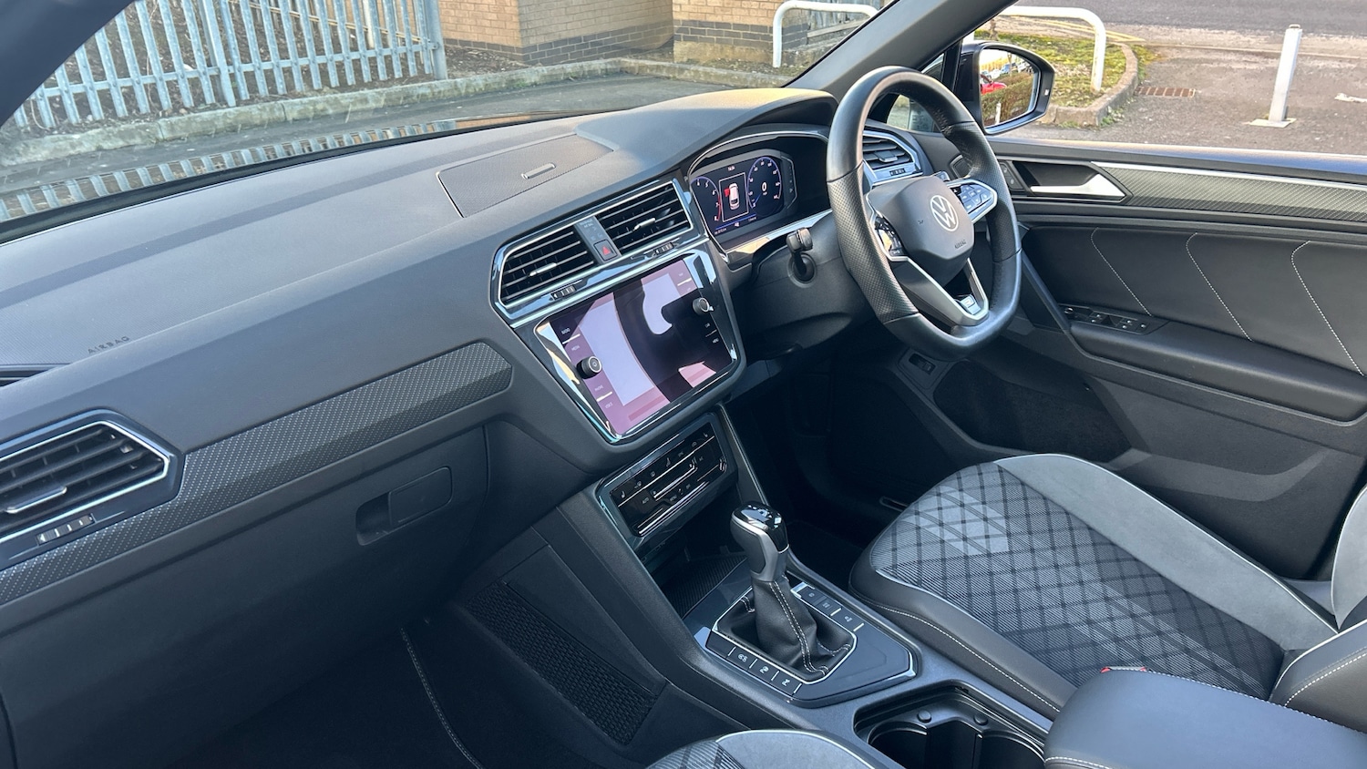 Used Volkswagen Tiguan 2024 for sale - 77961675: Photo 2