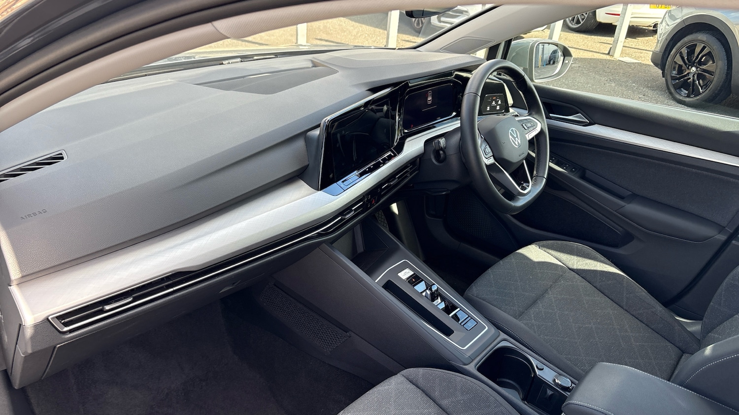 Used Volkswagen Golf 2023 for sale - 76064943: Photo 2