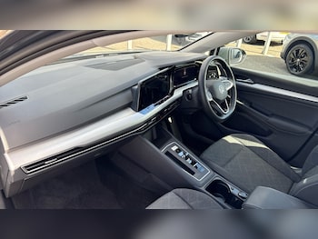 Used Volkswagen Golf 2023 for sale - 76064943: Photo 2