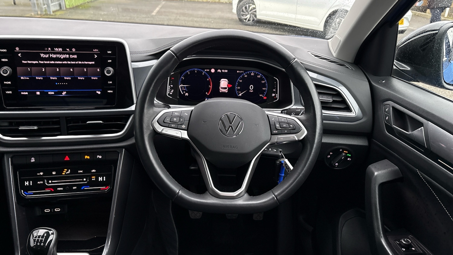 Used Volkswagen T-Roc 2023 for sale - 77460189: Photo 10