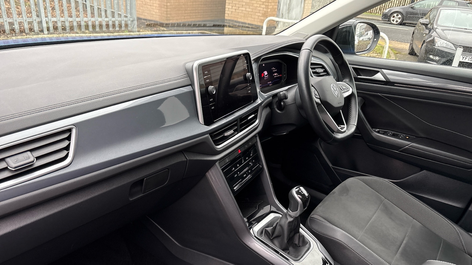 Used Volkswagen T-Roc 2023 for sale - 77460189: Photo 2