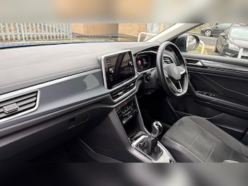 Used Volkswagen T-Roc 2023 for sale - 77460189: Photo