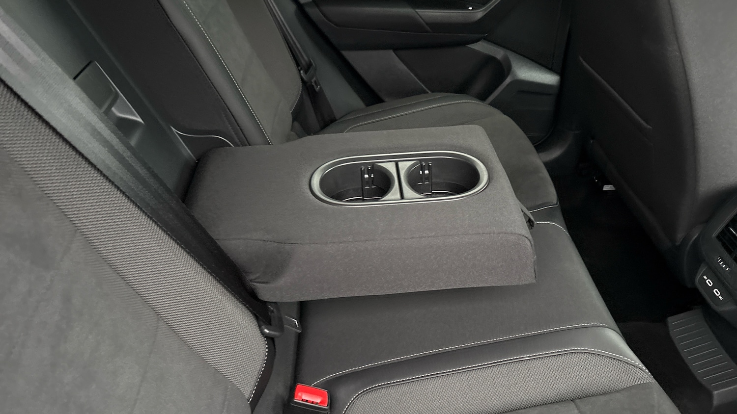 Used Volkswagen T-Roc 2023 for sale - 77460189: Photo 32