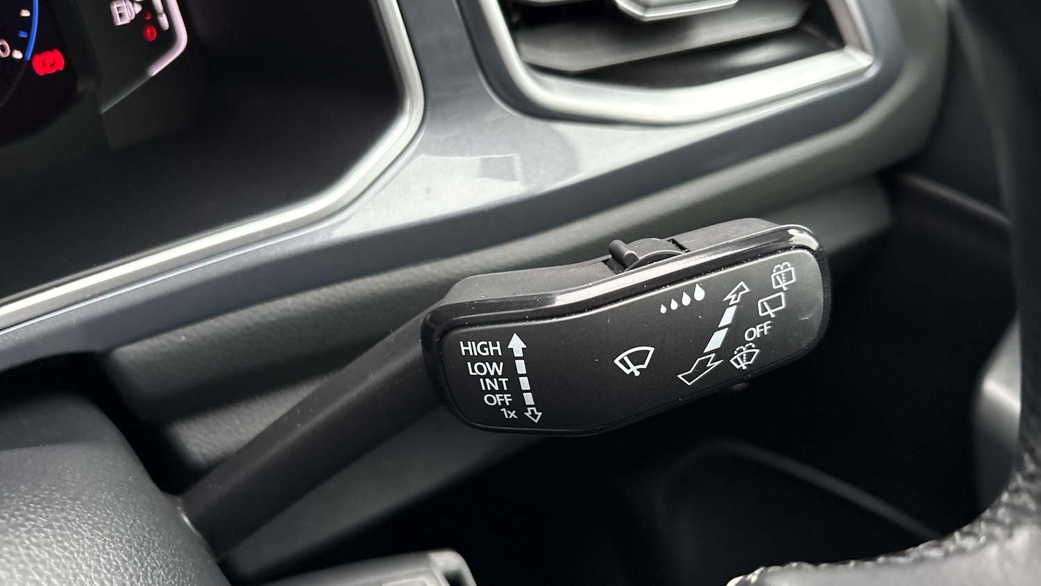 Used Volkswagen T-Roc 2023 for sale - 77460189: Photo 36