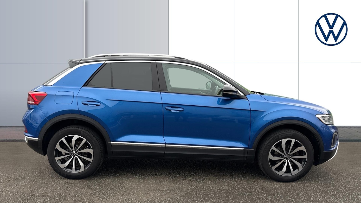 Used Volkswagen T-Roc 2023 for sale - 77460189: Photo 4