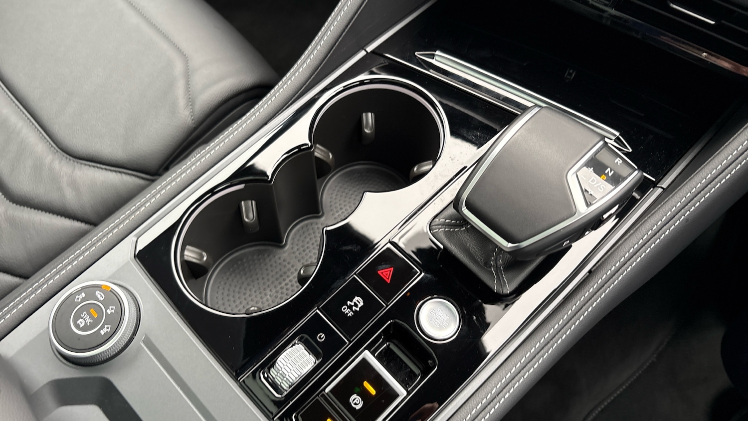 Used Volkswagen Touareg 2025 for sale - 77247774: Photo 14