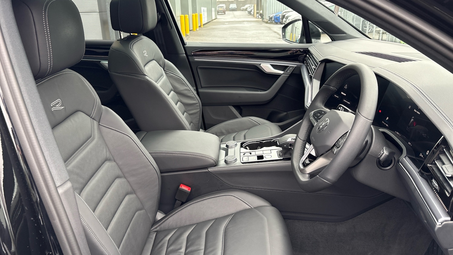 Used Volkswagen Touareg 2025 for sale - 77247774: Photo 15