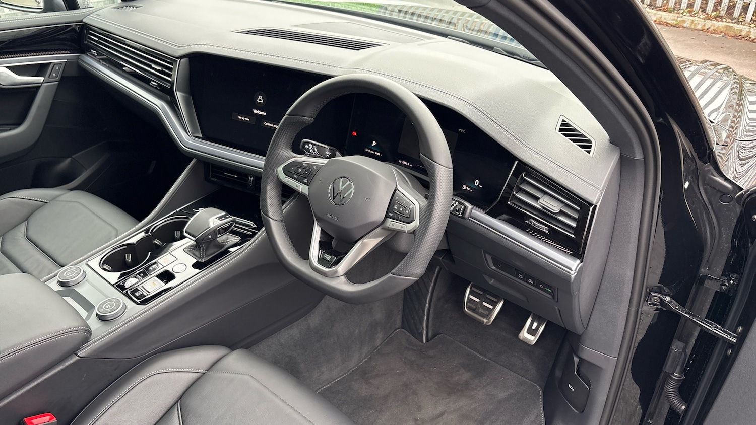 Used Volkswagen Touareg 2025 for sale - 77247774: Photo 6