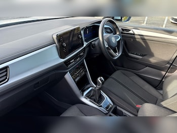 Used Volkswagen T-Roc 2022 for sale - 77915375: Photo