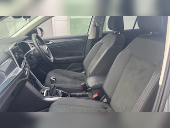 Used Volkswagen T-Roc 2023 for sale - 76461228: Photo