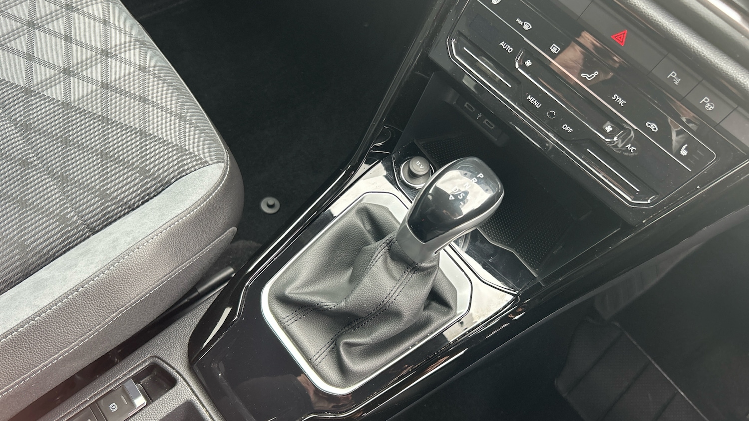 Used Volkswagen T-Roc 2022 for sale - 76534282: Photo 14