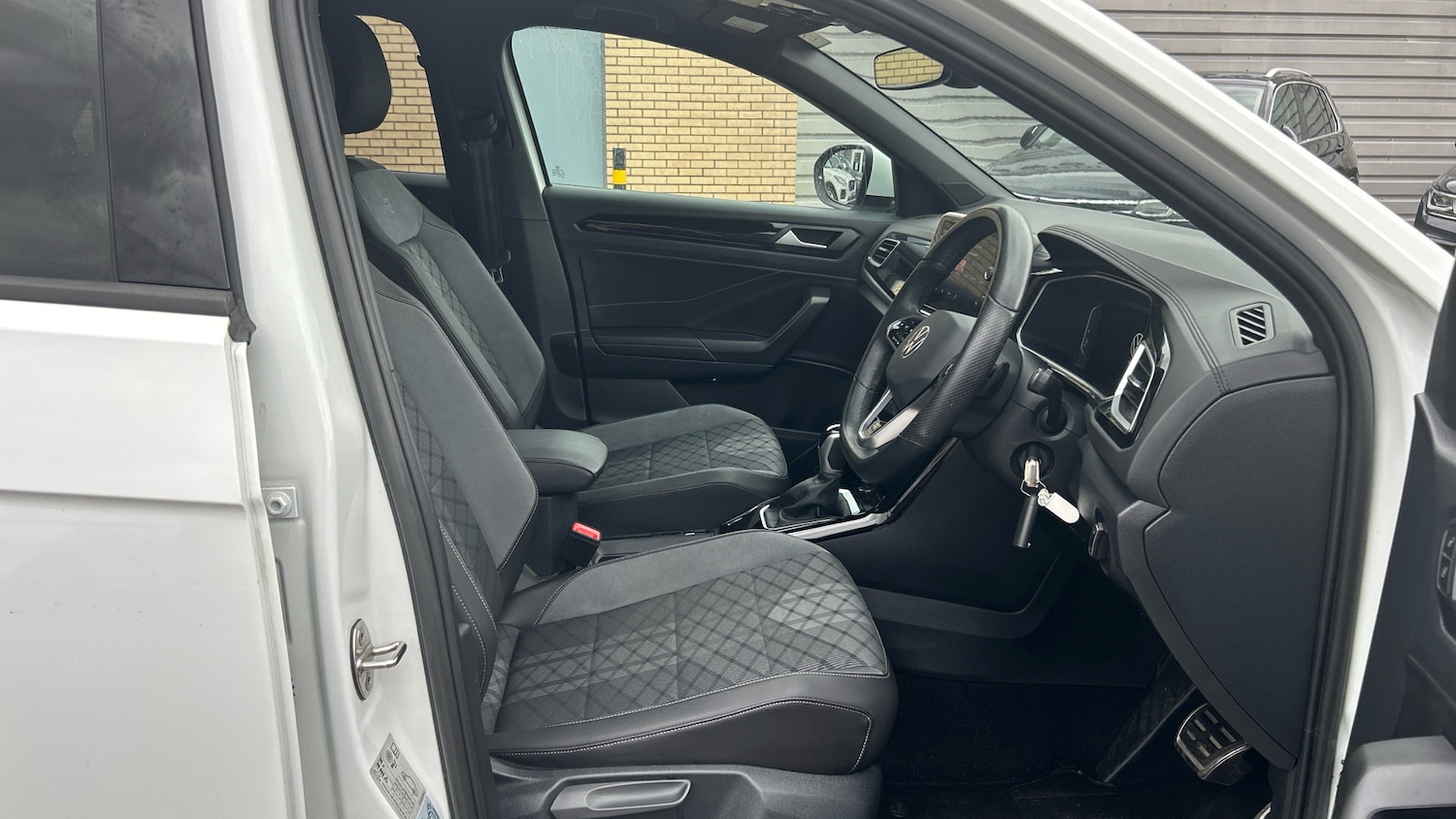 Used Volkswagen T-Roc 2022 for sale - 76534282: Photo 15