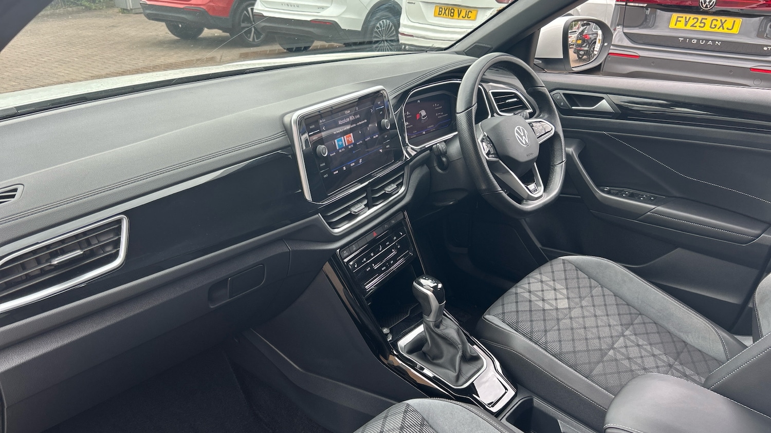 Used Volkswagen T-Roc 2022 for sale - 76534282: Photo 2