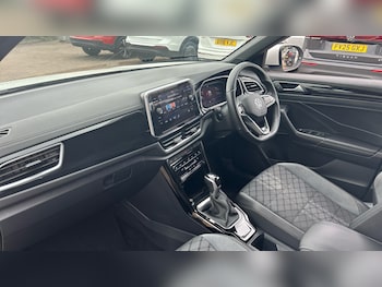 Used Volkswagen T-Roc 2022 for sale - 76534282: Photo