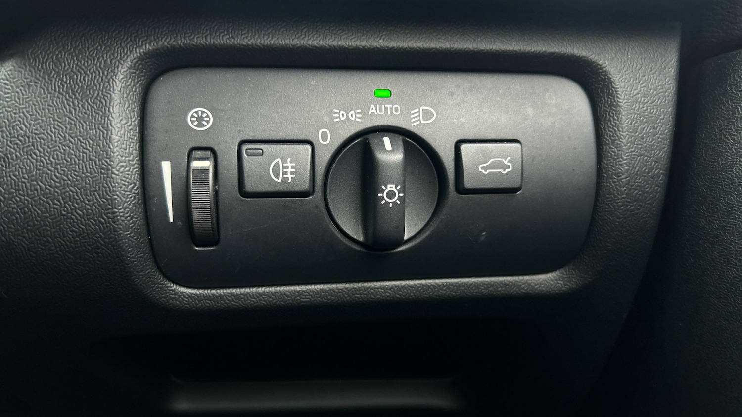 Used Volvo V40 2017 for sale - 77434542: Photo 29