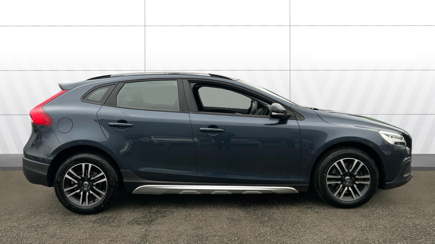 Used Volvo V40 2017 for sale - 77434542: Photo 5