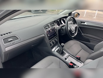 Used Volkswagen Golf 2018 for sale - 75511093: Photo