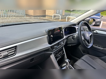Used Volkswagen T-Roc 2024 for sale - 78577208: Photo