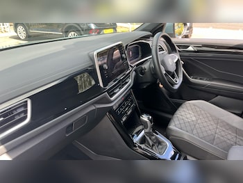 Used Volkswagen T-Roc 2024 for sale - 79417649: Photo