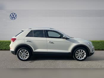 Used Volkswagen T-Roc 2023 for sale - 79852395: Photo