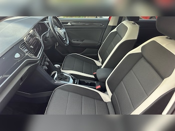 Used Volkswagen T-Roc 2020 for sale - 77742480: Photo