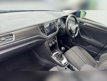 Used Volkswagen T-Roc 2019 for sale - 78524101: Photo