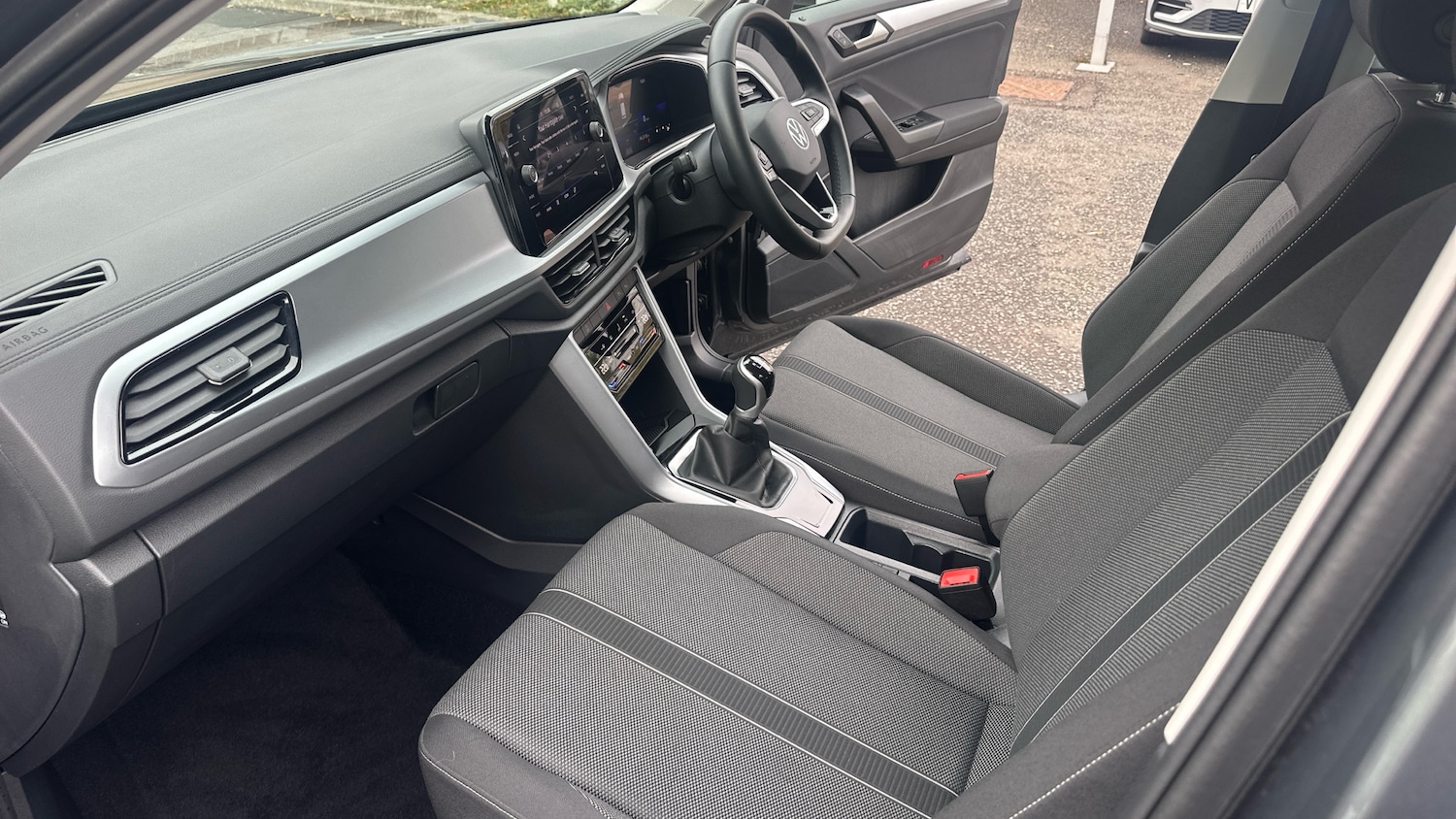 Used Volkswagen T-Roc 2022 for sale - 76421785: Photo 2