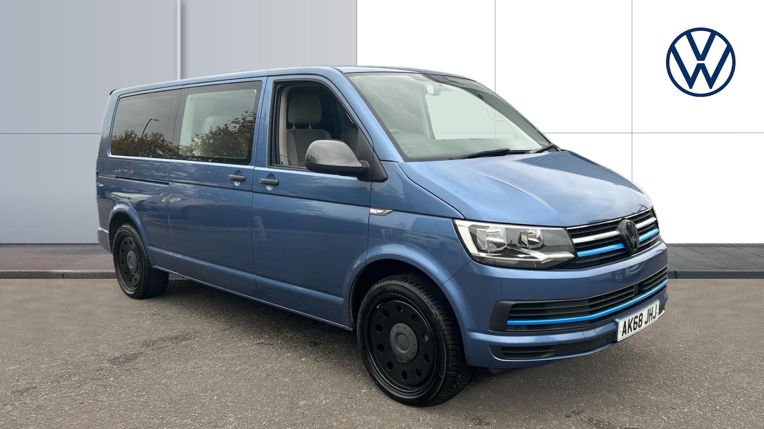 Used Volkswagen Transporter 2018 for sale - 76302116: Photo 1