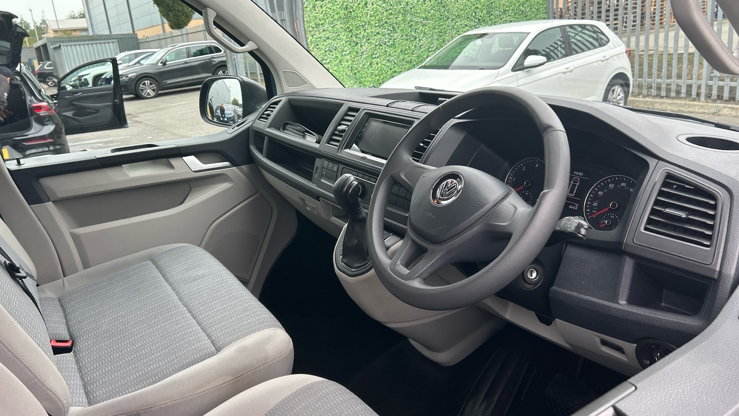 Used Volkswagen Transporter 2018 for sale - 76302116: Photo 6