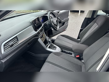 Used Volkswagen T-Roc 2022 for sale - 76507989: Photo