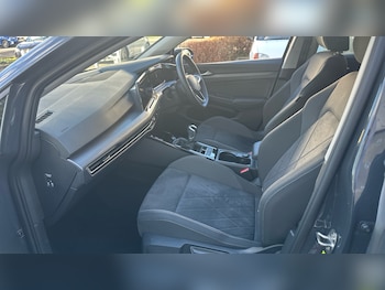 Used Volkswagen Golf 2023 for sale - 76159859: Photo 2