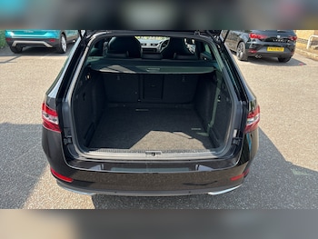 Used Skoda Superb 2018 for sale - 78708709: Photo