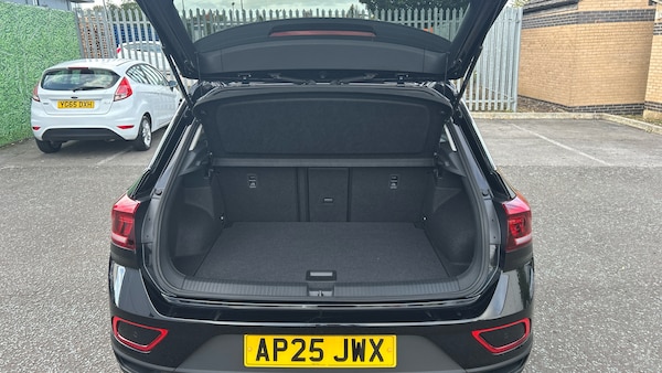 Used Volkswagen T-Roc 2025 for sale - 76222157: Photo 20
