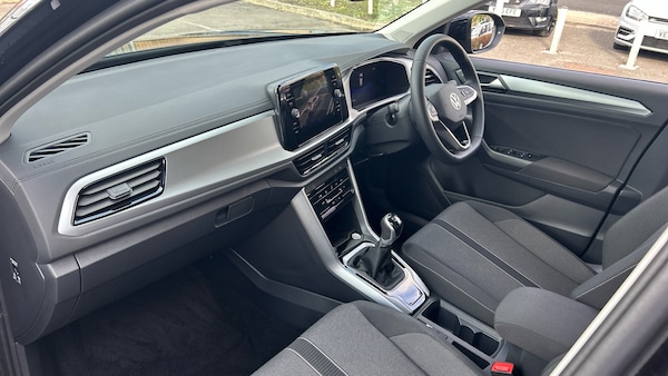 Used Volkswagen T-Roc 2025 for sale - 76222157: Photo 2