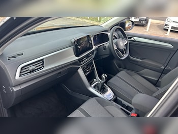 Used Volkswagen T-Roc 2025 for sale - 76222157: Photo 2